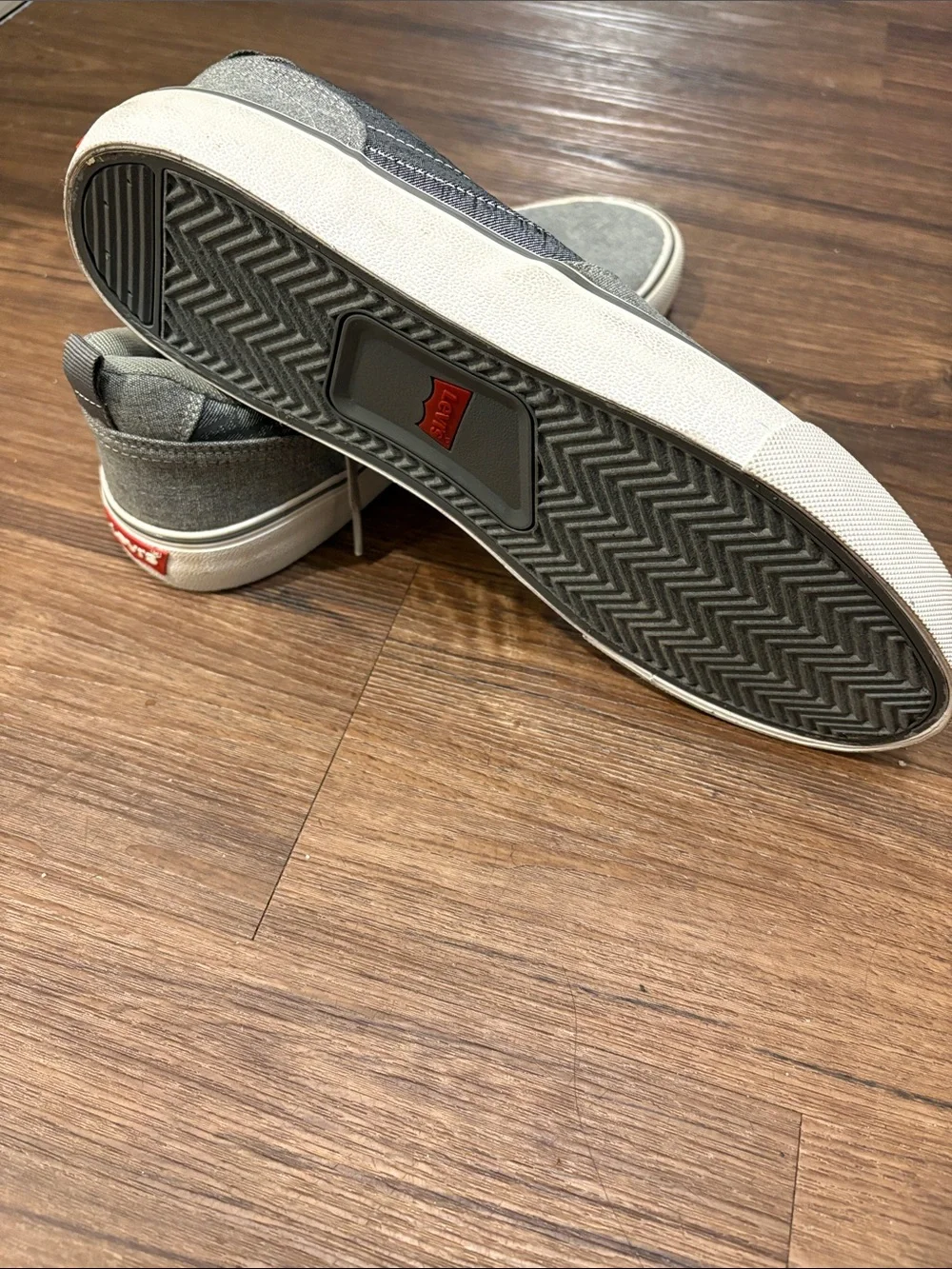 Levi's Men's Gray Canvas Low-Top Sneakers with 2 pair of laces in White and Gray